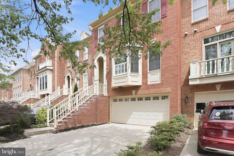 9986 Foxborough Cir, Rockville, MD 20850