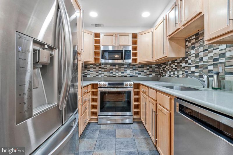 560 N St SW #708N, Washington, DC 20024