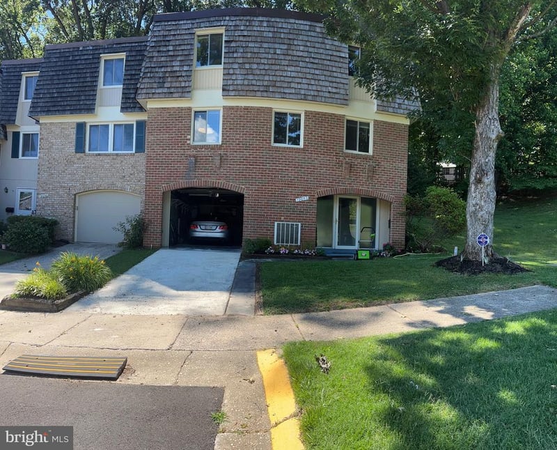19052 Capehart Dr, Montgomery Village, MD 20886