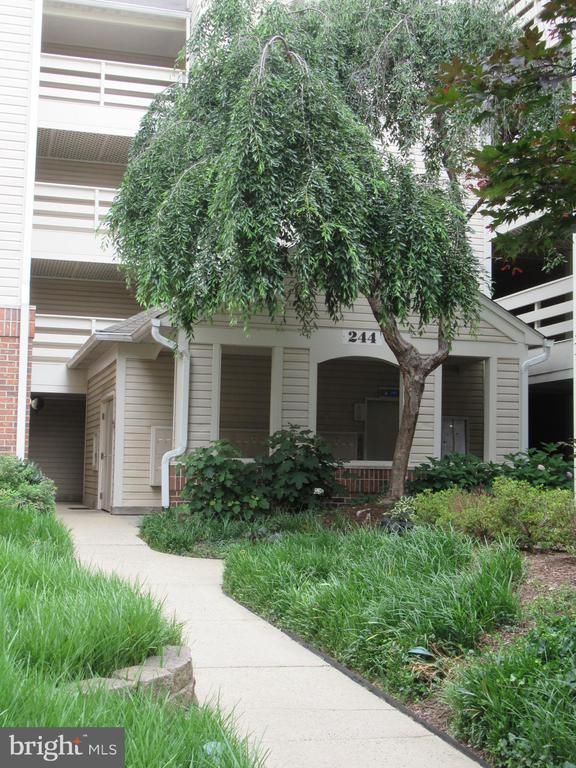 244 S Reynolds St #412, Alexandria, VA 22304