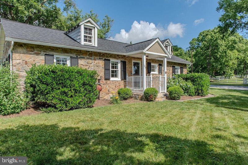 102 Phillips Ct NW, Leesburg, VA 20176