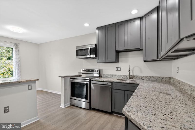 9702 Kingsbridge Dr #302, Fairfax, VA 22031