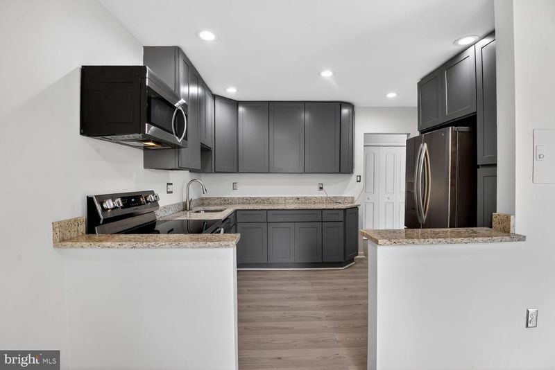 9702 Kingsbridge Dr #302, Fairfax, VA 22031