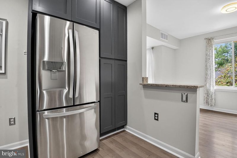 9702 Kingsbridge Dr #302, Fairfax, VA 22031
