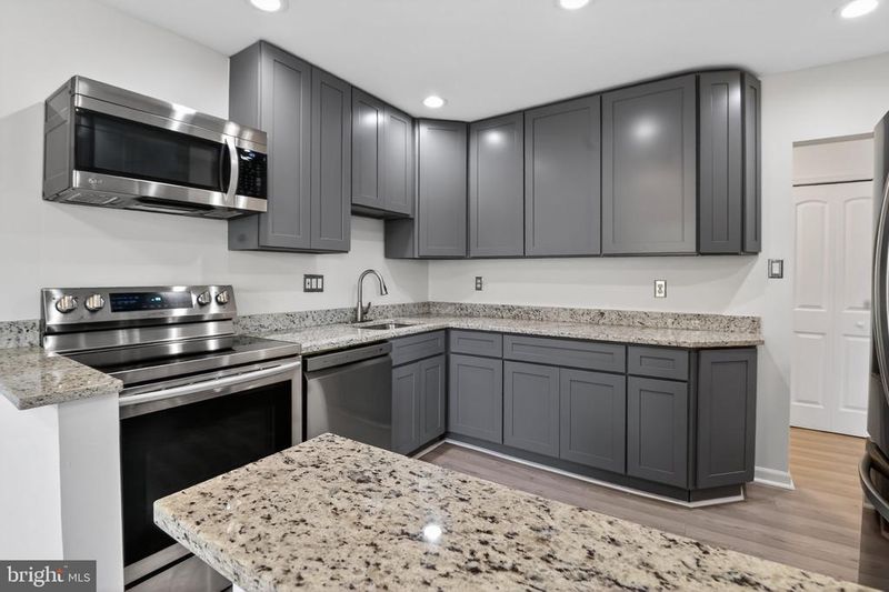 9702 Kingsbridge Dr #302, Fairfax, VA 22031