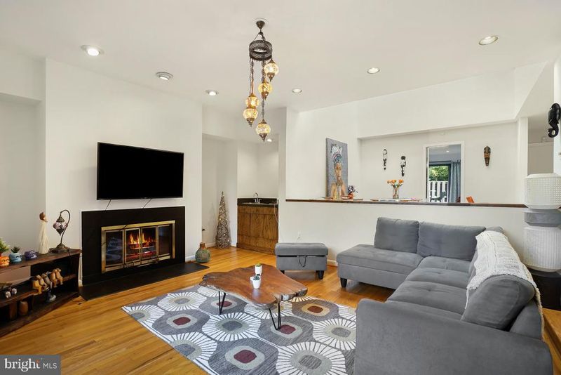 5351 Strathmore Ave, Kensington, MD 20895