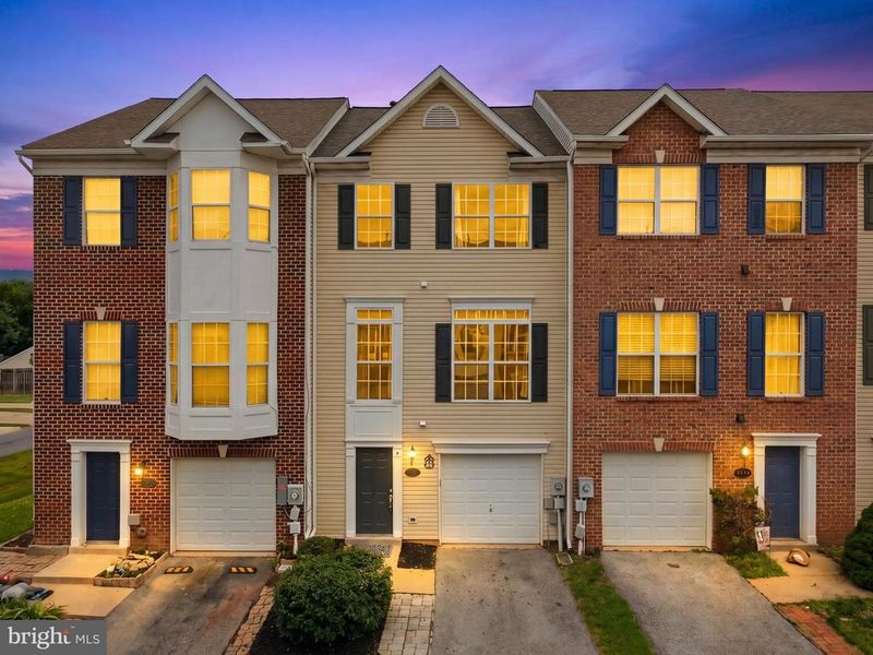 2498 Lakeside Dr, Frederick, MD 21702
