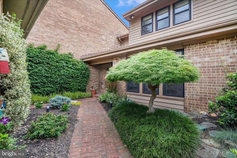 5253 Strathmore Ave, Kensington, MD 20895