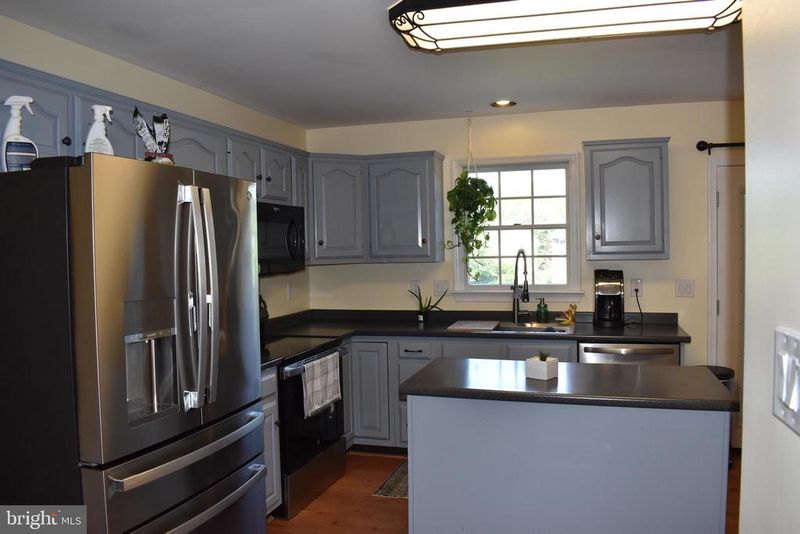 2174 E Greenleaf Dr, Frederick, MD 21702