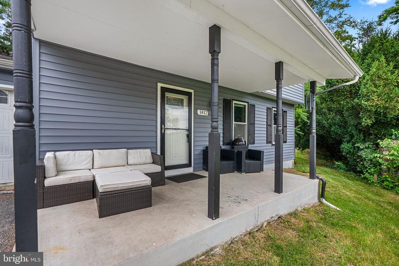 1412 Rollinghouse Dr, Frederick, MD 21703