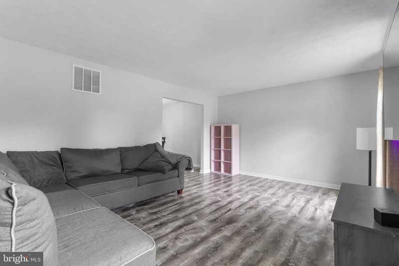 1412 Rollinghouse Dr, Frederick, MD 21703