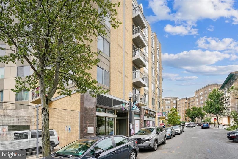 2550 17th St NW #403, Washington, DC 20009