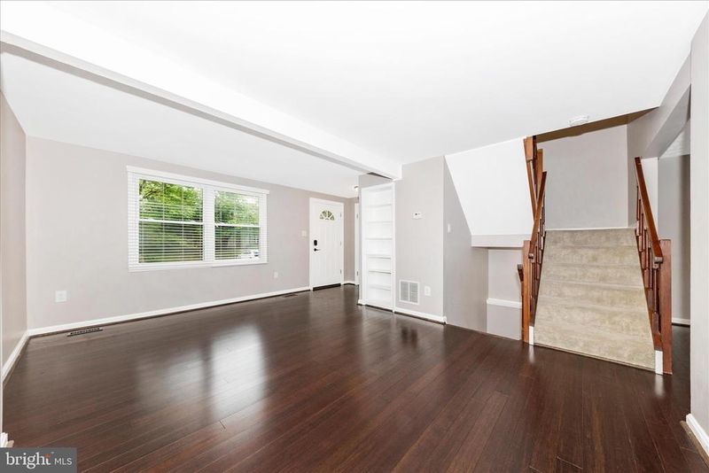 18048 Wagonwheel Ct, Olney, MD 20832