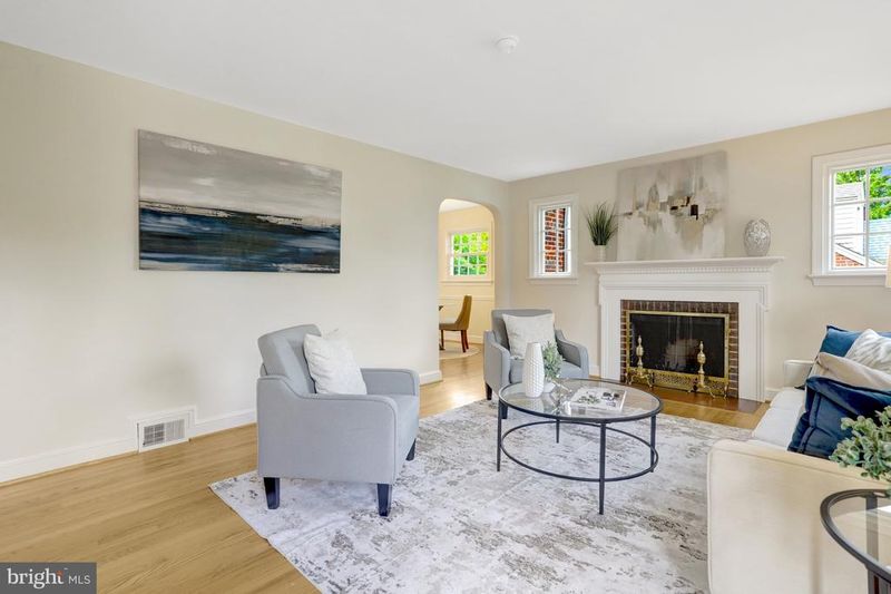 5028 25th St N, Arlington, VA 22207