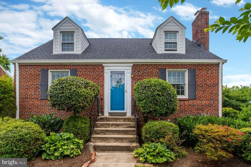 5028 25th St N, Arlington, VA 22207