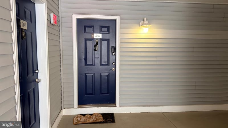 10302 Appalachian Cir #8-305, Oakton, VA 22124