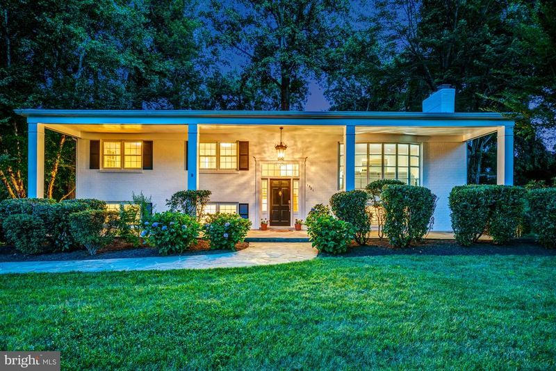 1521 Forest Villa Ln, Mclean, VA 22101