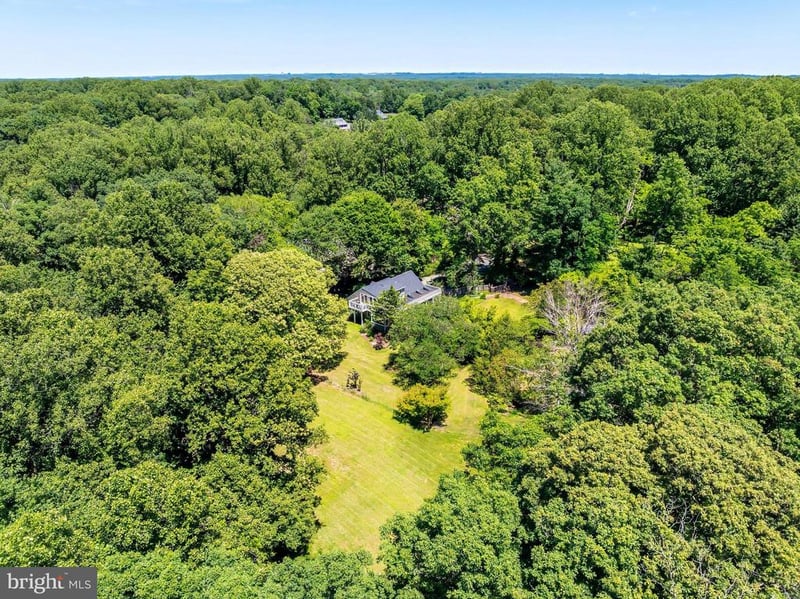 518 Goldsmith Ln, Great Falls, VA 22066