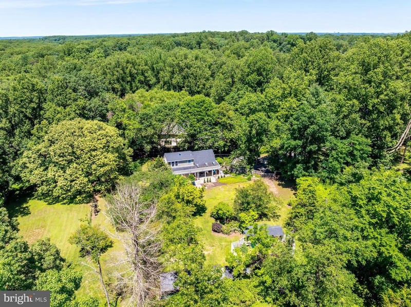 518 Goldsmith Ln, Great Falls, VA 22066