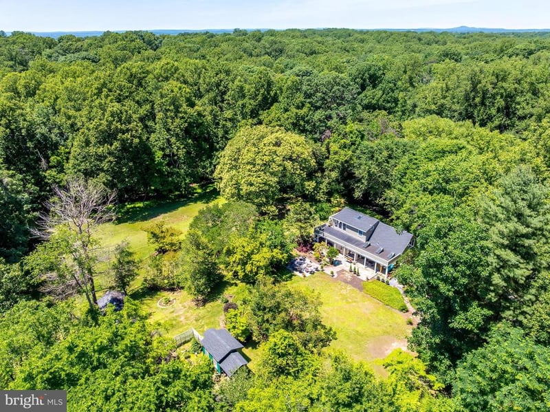 518 Goldsmith Ln, Great Falls, VA 22066