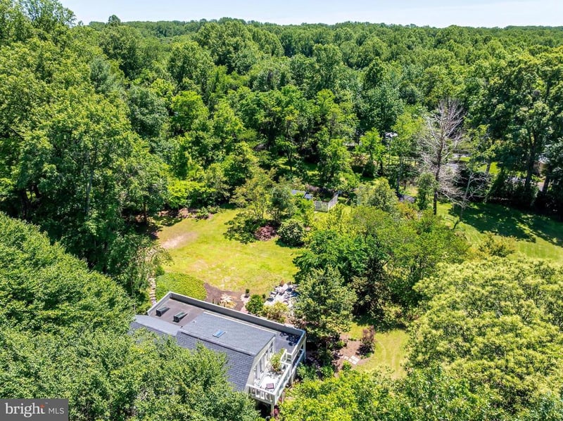 518 Goldsmith Ln, Great Falls, VA 22066