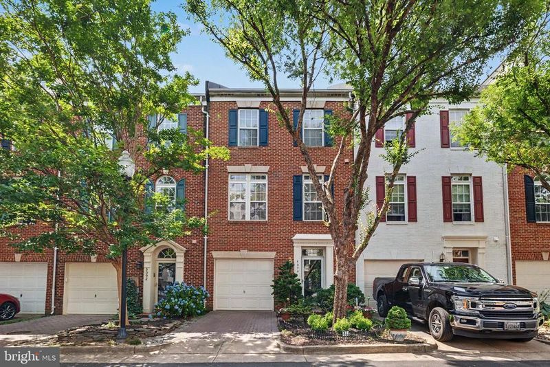 5094 Grimm Dr, Alexandria, VA 22304