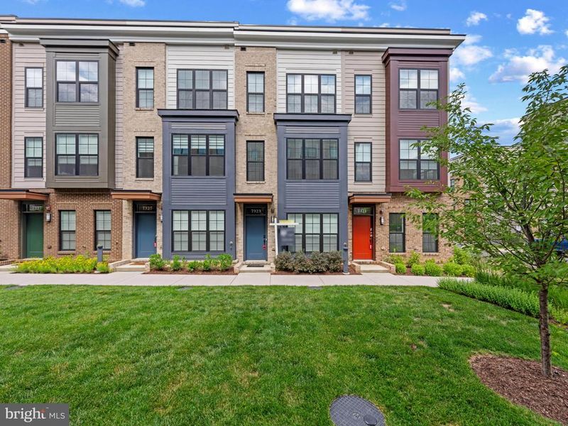 7323 Blade Dr, Falls Church, VA 22042
