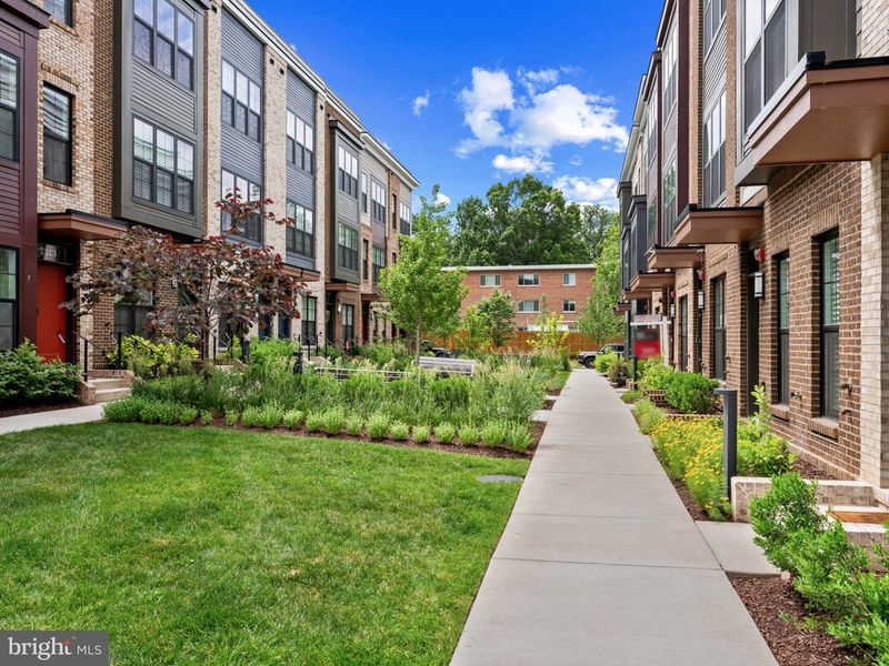 7323 Blade Dr, Falls Church, VA 22042
