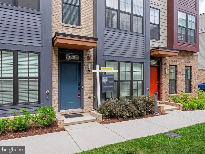7323 Blade Dr, Falls Church, VA 22042