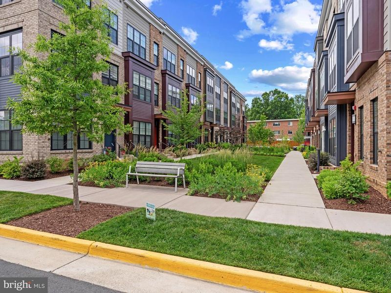 7323 Blade Dr, Falls Church, VA 22042