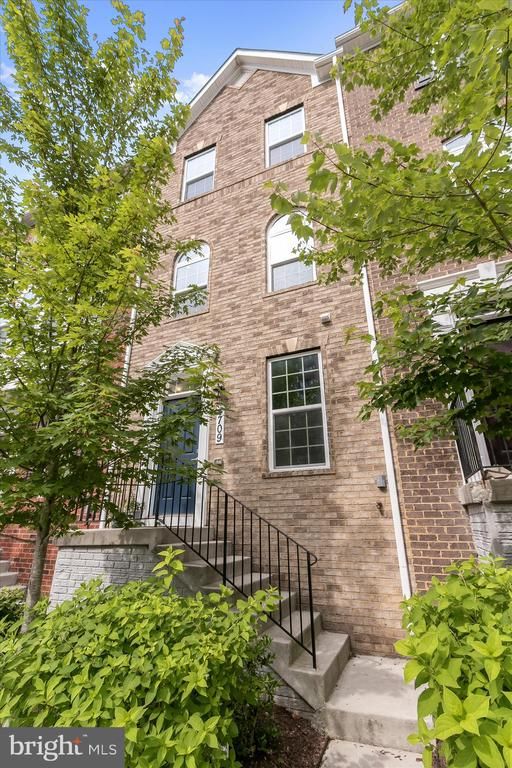 4709 Crest View Dr, Hyattsville, MD 20782