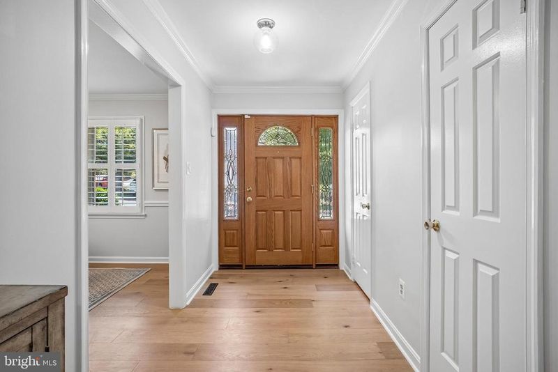 7337 Lewinsville Park Ct, Mclean, VA 22101
