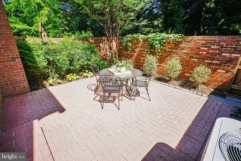 7337 Lewinsville Park Ct, Mclean, VA 22101