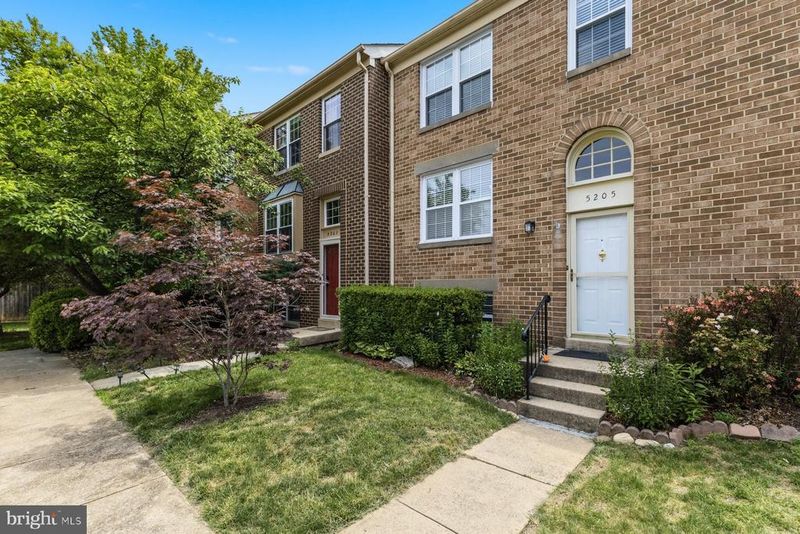 5205 Martinique Ln, Alexandria, VA 22315