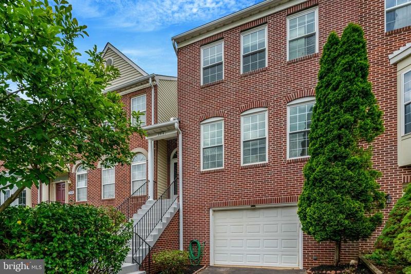 2916 Mainstone Dr, Fairfax, VA 22031
