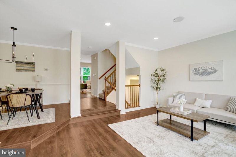 2916 Mainstone Dr, Fairfax, VA 22031