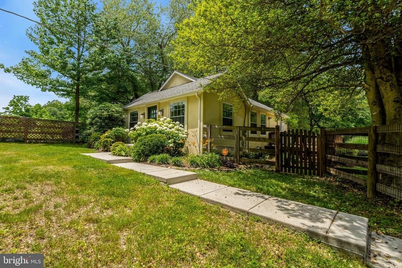 11520 Popes Head Rd, Fairfax, VA 22030