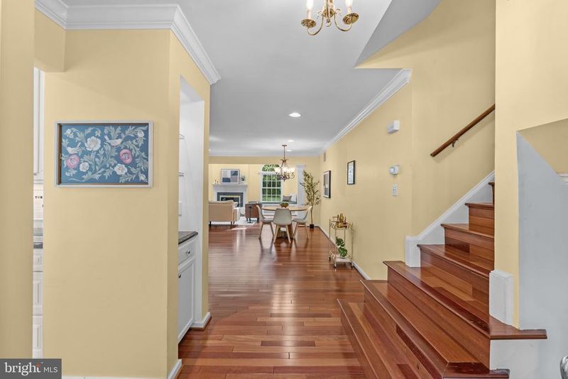 5015 Gadsen Dr, Fairfax, VA 22032
