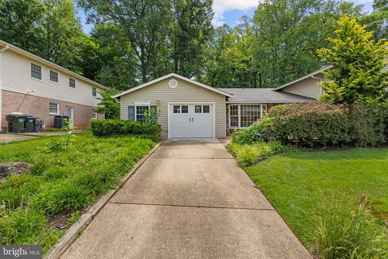 5015 Gadsen Dr, Fairfax, VA 22032