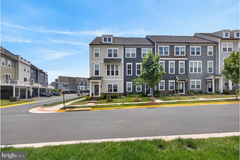 1601 Grove Chestnut Rd, Dumfries, VA 22026