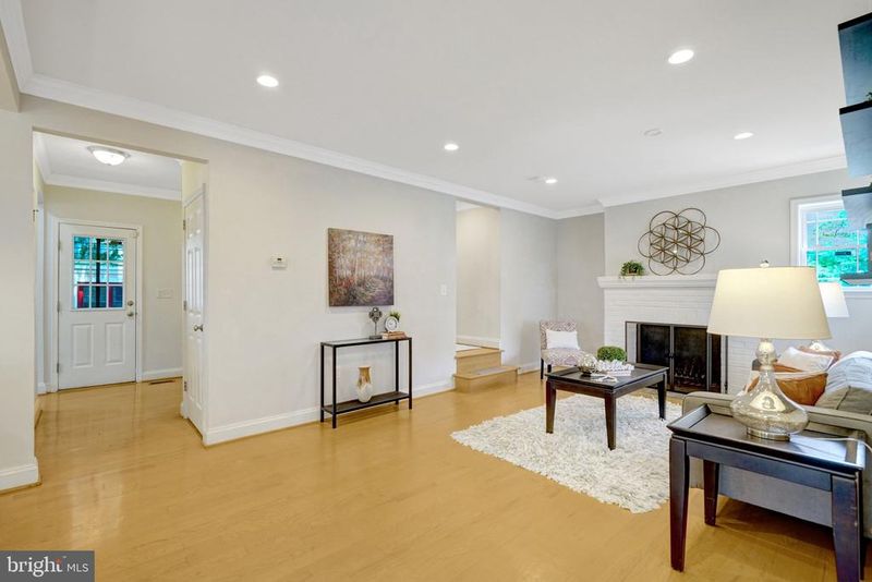 2249 N Wakefield St N, Arlington, VA 22207