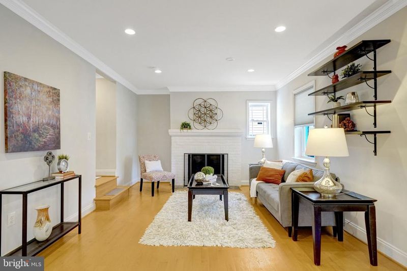 2249 N Wakefield St N, Arlington, VA 22207