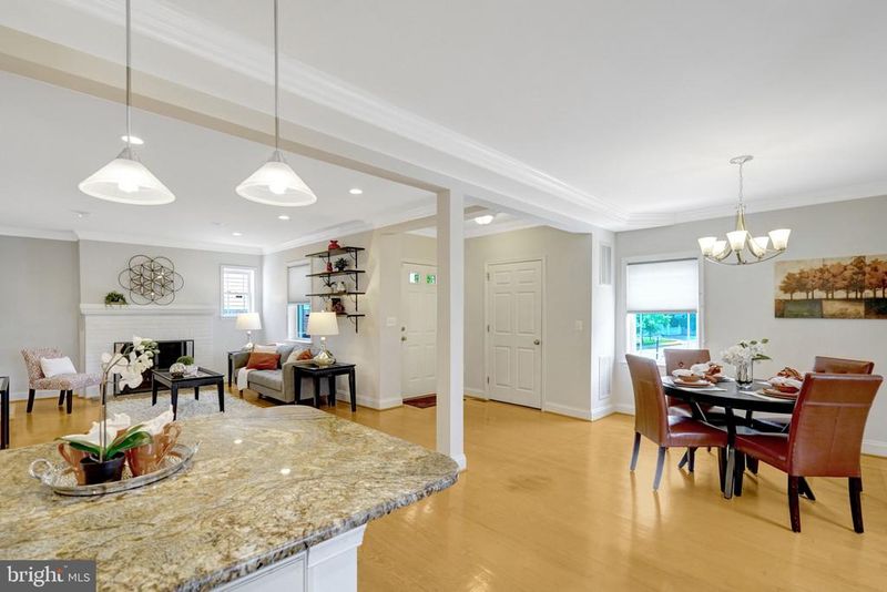 2249 N Wakefield St N, Arlington, VA 22207