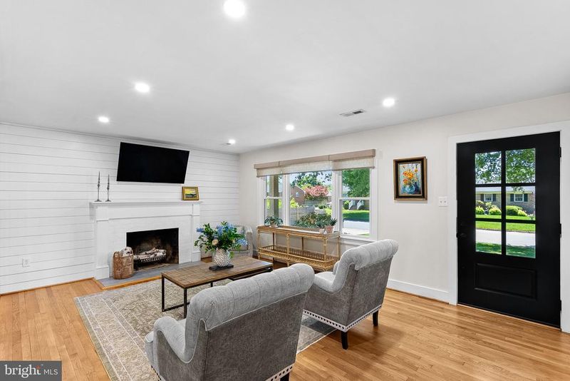 10 Hamilton Terrace Dr, Hamilton, VA 20158