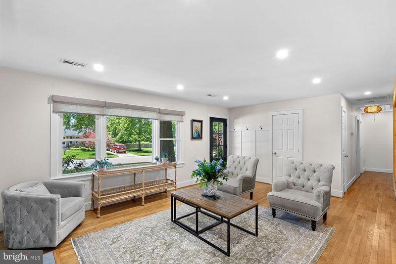 10 Hamilton Terrace Dr, Hamilton, VA 20158
