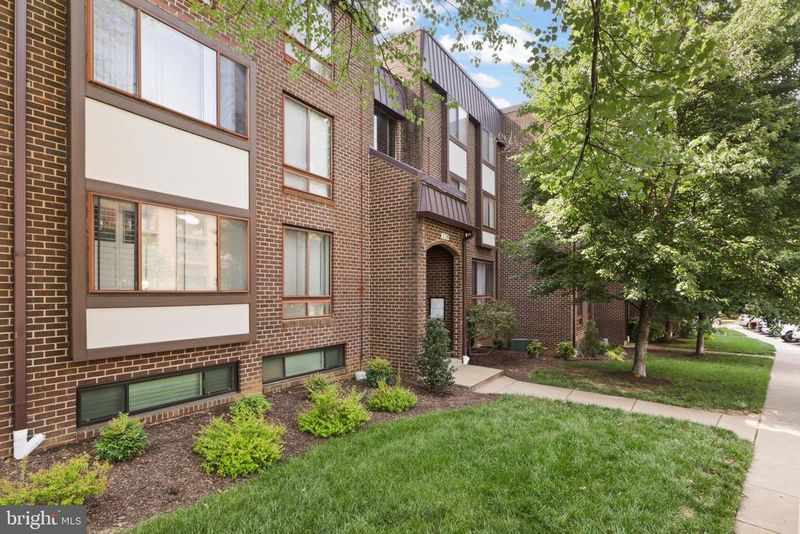 120 Roberts Ln #101, Alexandria, VA 22314