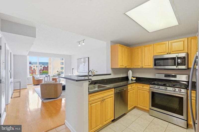 2726 Gallows Rd #806, Vienna, VA 22180
