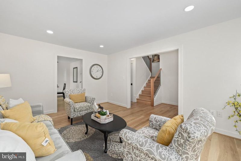 15432 Beachview Dr, Dumfries, VA 22025