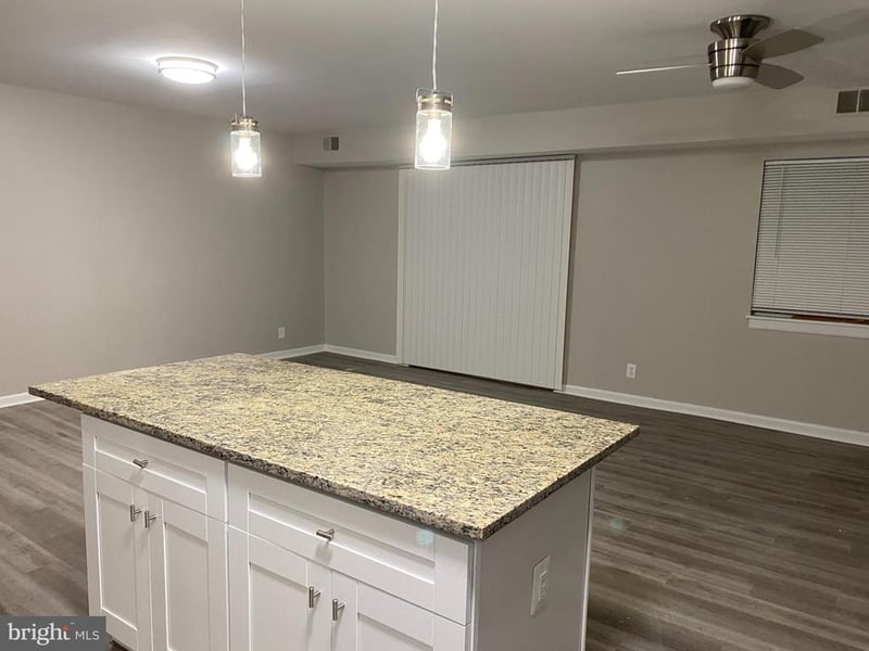 6220 Edsall Rd #401, Alexandria, VA 22312