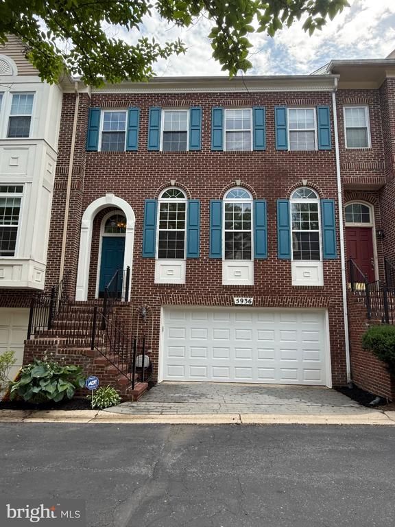 5936 Halpine Rd, Rockville, MD 20851